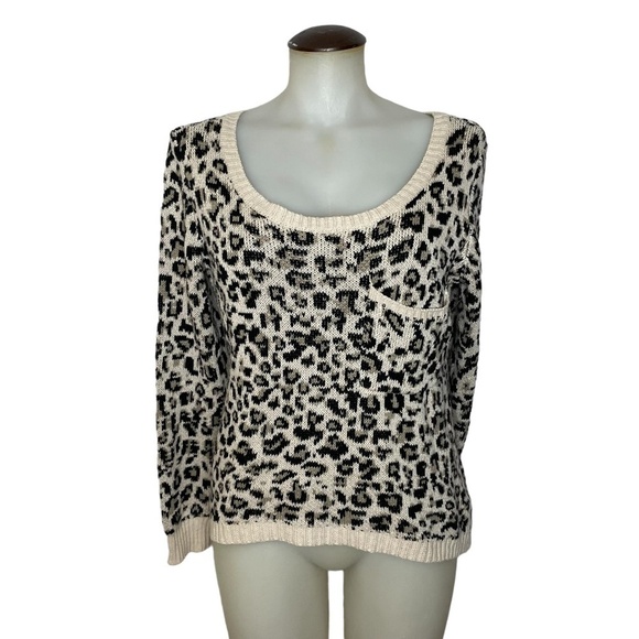 Cheetah hi low Sweater 🧡 - Picture 2 of 11